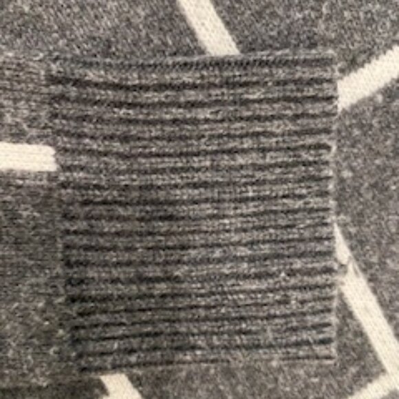 Clearout-EUC Saks Fifth Avenue Cashmere Bland turtleneck sz S - Picture 5 of 8